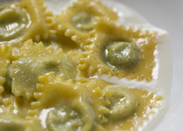 Ravioli di borraginecon crema di squacquerone